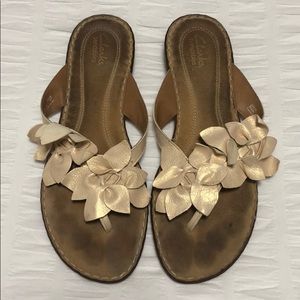 Clarks Flip flops